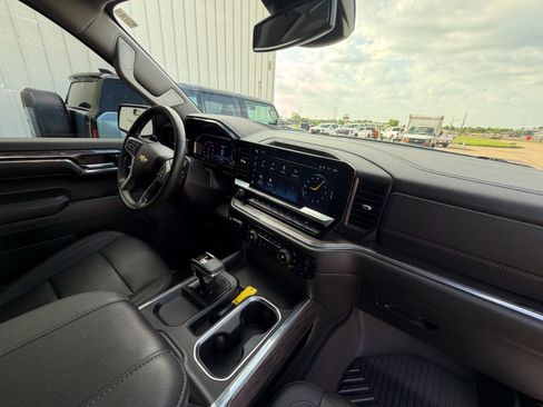 Certified 2023 Chevrolet Silverado 1500 LTZ AWD/4WD image 33