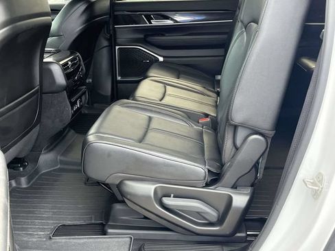 Used 2024 Jeep Wagoneer L 4WD image 15