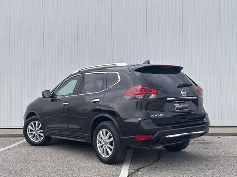 Used 2018 Nissan Rogue SV w/ Premium Package FWD image 3