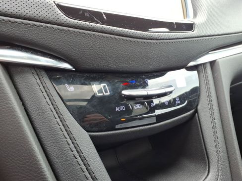 Certified 2024 Cadillac XT6 Luxury w/ LPO, Floor Liner Package AWD/4WD image 31