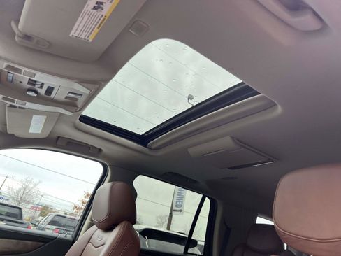 Used 2020 Cadillac Escalade Luxury w/ LPO, Radiant Package image 10