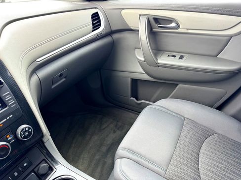 Used 2017 Chevrolet Traverse LT image 32