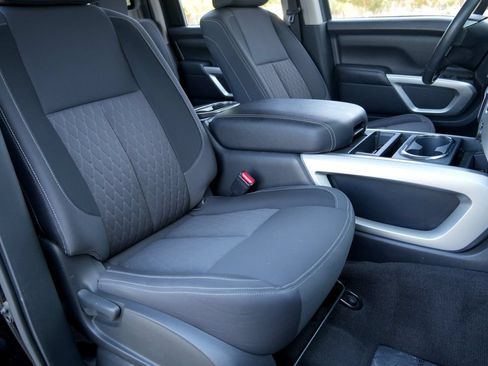 Used 2021 Nissan Titan SV w/ SV Convenience Package RWD image 8