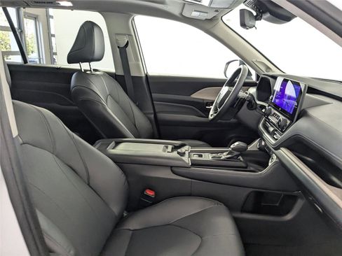 Used 2024 Toyota Grand Highlander Platinum image 25