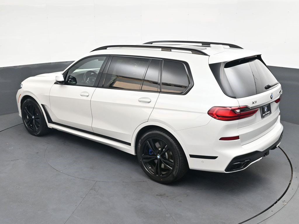 Used 2022 BMW X7 M50i AWD/4WD image 23