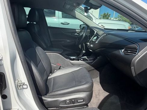 Used 2018 Chevrolet Malibu LT w/ Leather Package FWD image 14
