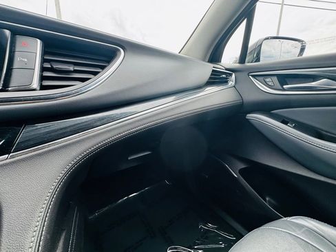 Used 2021 Buick Enclave Essence image 14