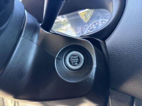 Used 2023 Jeep Renegade Latitude image 32