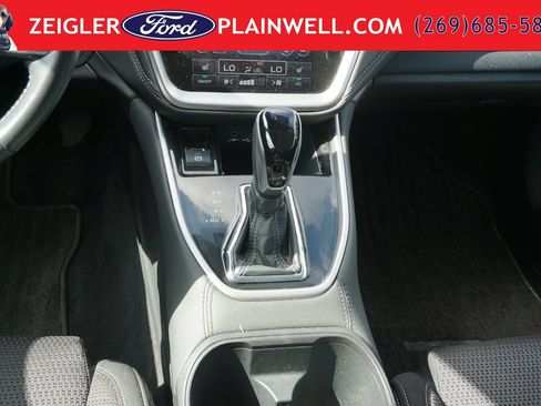 Used 2024 Subaru Outback Premium AWD/4WD image 17