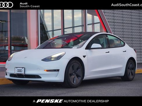 Used 2023 Tesla Model 3 Standard Range image 1
