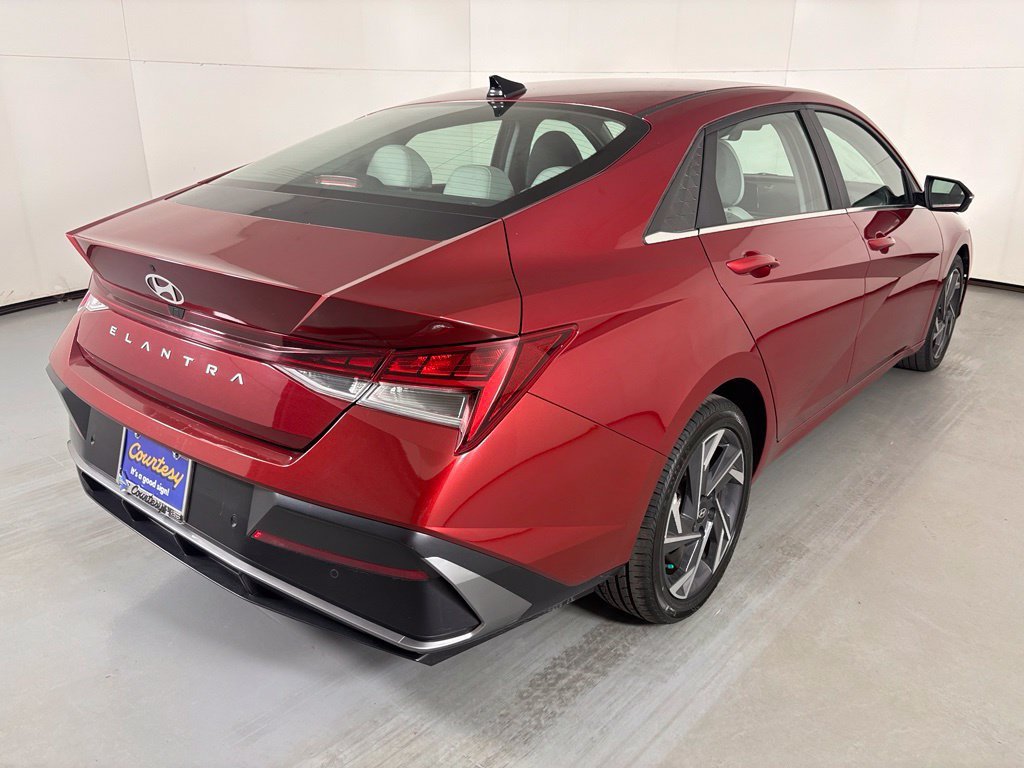 Used 2024 Hyundai Elantra Limited FWD image 8