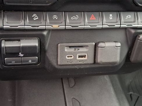 Used 2022 Chevrolet Silverado 1500 LT image 25