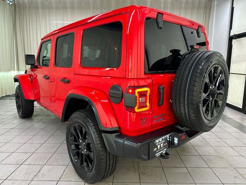 Used 2025 Jeep Wrangler Unlimited Sahara w/ Safety Group AWD/4WD image 10
