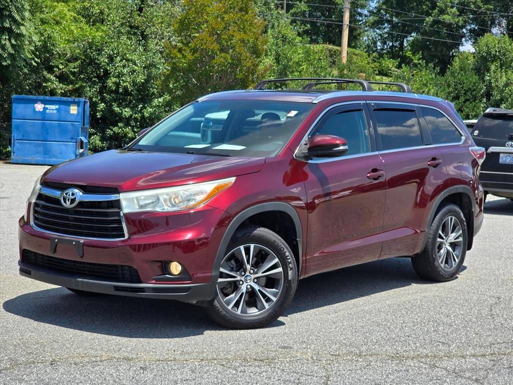 Used 2016 Toyota Highlander XLE AWD/4WD image 2