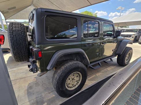 Used 2021 Jeep Wrangler Unlimited Rubicon w/ Cold Weather Group AWD/4WD image 8