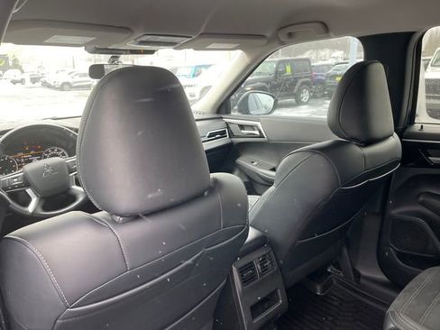 Used 2024 Mitsubishi Outlander SE Black Edition image 15