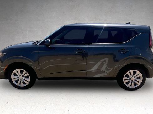 Certified 2023 Kia Soul LX FWD image 3