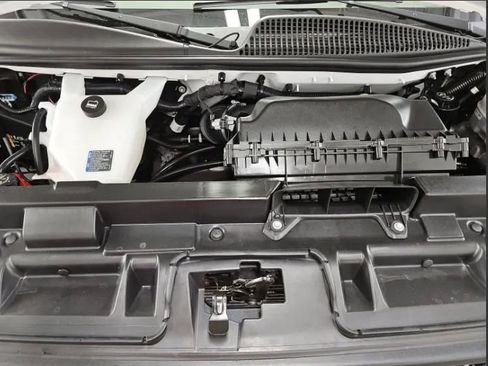 Used 2021 Chevrolet Express 2500 RWD image 5