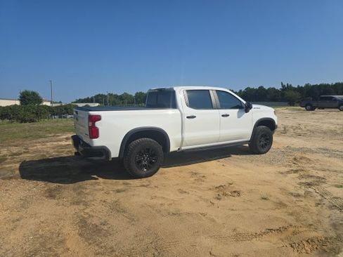 Used 2023 Chevrolet Silverado 1500 ZR2 w/ Technology Package AWD/4WD image 10