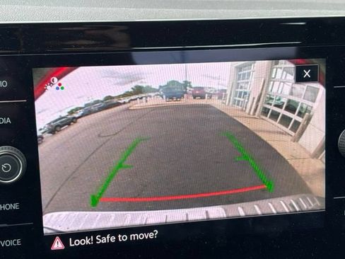 Used 2025 Volkswagen Jetta SE FWD image 15