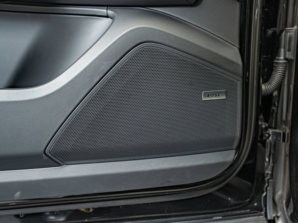 Certified 2025 Porsche Cayenne E-Hybrid Coupe AWD/4WD image 21