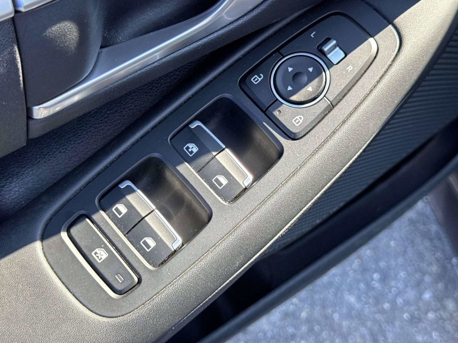 Used 2021 Hyundai Sonata SE w/ Winter Weather Package FWD image 13