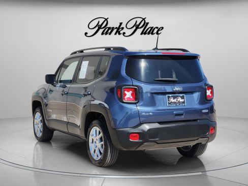 Used 2022 Jeep Renegade Latitude AWD/4WD image 3
