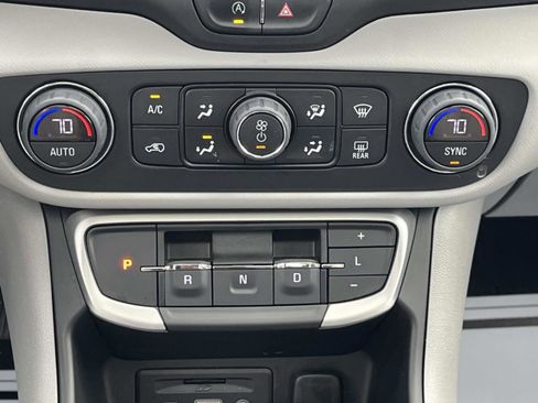 Used 2023 GMC Terrain SLT w/ Infotainment Package II image 16