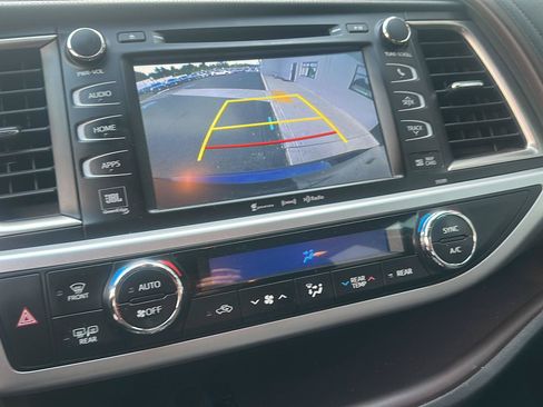 Used 2019 Toyota Highlander Limited AWD/4WD image 19