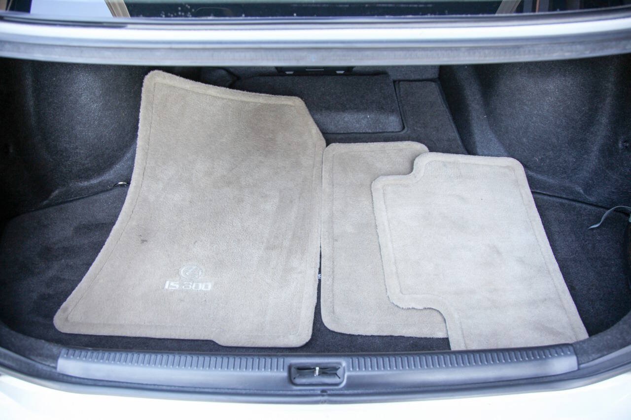 Used 2001 Lexus IS 300 w/ Leather Trim Pkg RWD image 70