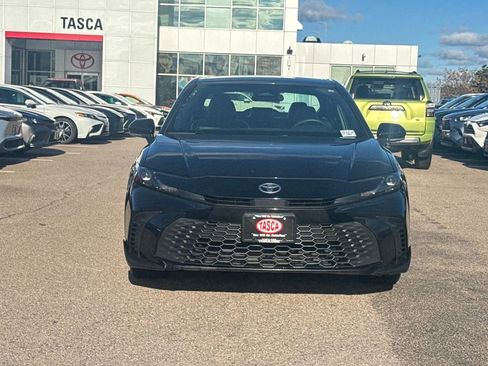 Used 2025 Toyota Camry SE image 2