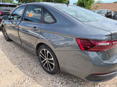 Used 2025 Volkswagen Jetta Sport image 2