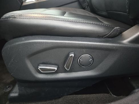 Used 2018 Ford Explorer XLT w/ Equipment Group 202A image 16