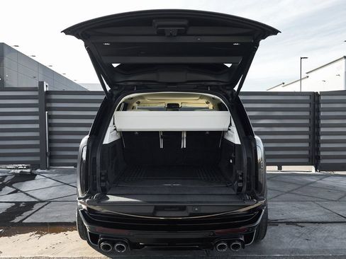 Used 2024 Land Rover Range Rover SV image 18