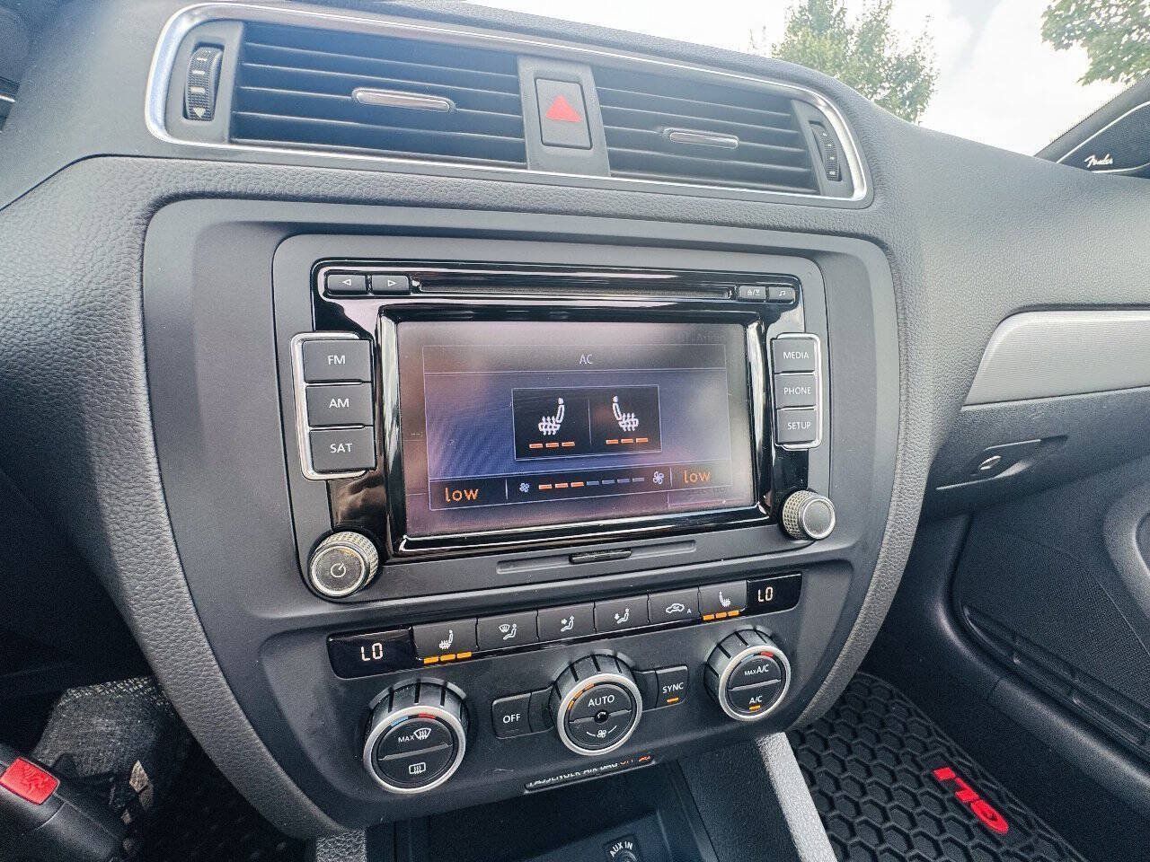 Used 2013 Volkswagen Jetta GLI Autobahn FWD image 18