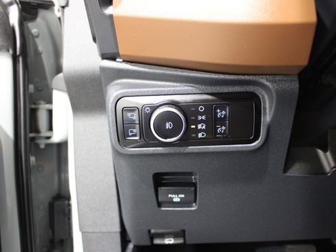 Used 2024 Ford Bronco Outer Banks AWD/4WD image 9