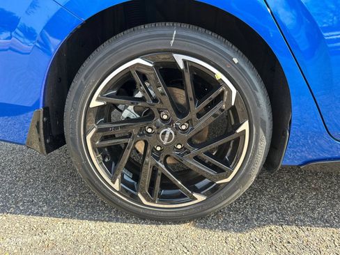 New 2026 Nissan Sentra SR w/ SR Premium Package FWD image 17