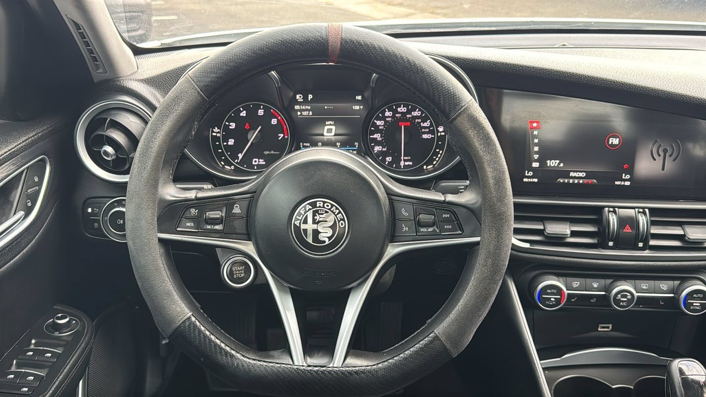 Used 2018 Alfa Romeo Giulia AWD image 21