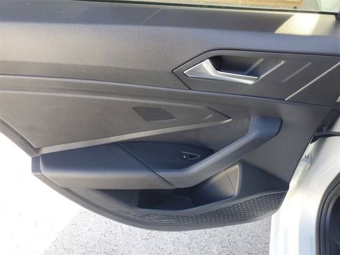 Used 2021 Volkswagen Jetta SE w/ SE Cold Weather Package image 13