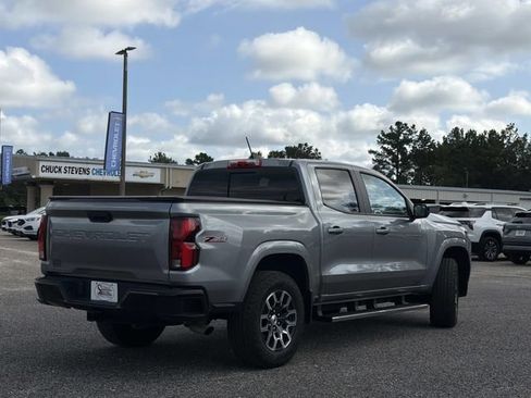 Used 2024 Chevrolet Colorado Z71 w/ Z71 Convenience Package 2 AWD/4WD image 8