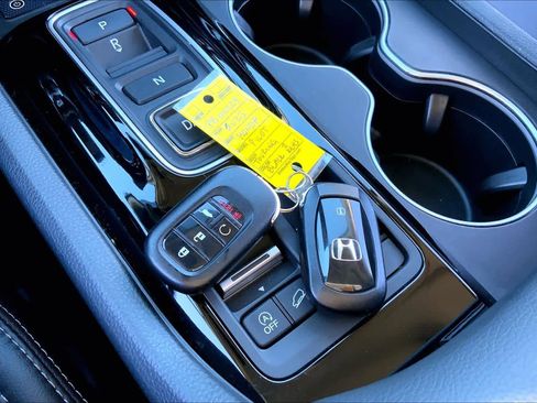 Used 2023 Honda Pilot Touring image 14