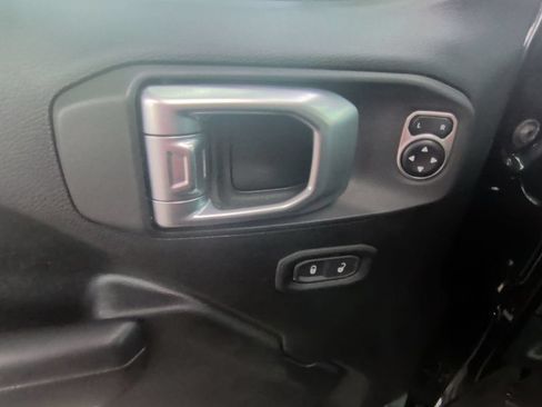 Used 2020 Jeep Wrangler Sport AWD/4WD image 12