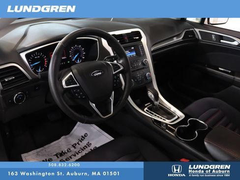 Used 2014 Ford Fusion SE w/ Equipment Group 201A FWD image 8