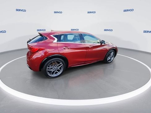 Used 2017 INFINITI QX30 Sport image 8