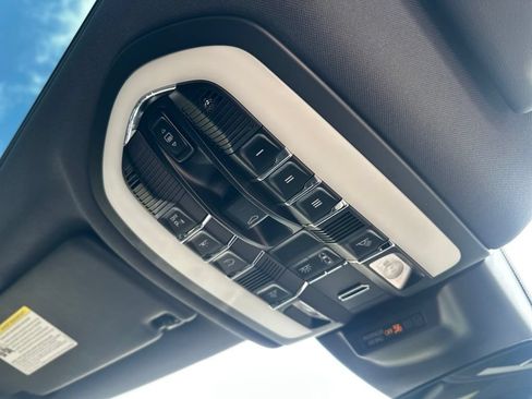 Used 2022 Porsche Macan AWD/4WD image 27