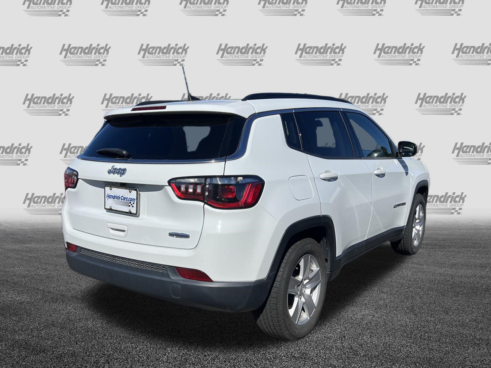 Used 2022 Jeep Compass Latitude FWD image 11