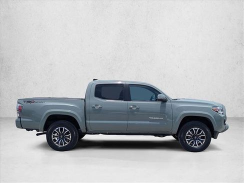 Used 2022 Toyota Tacoma TRD Sport w/ Technology Package RWD image 4