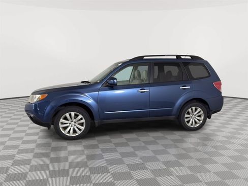 Used 2013 Subaru Forester 2.5X Premium AWD/4WD image 4
