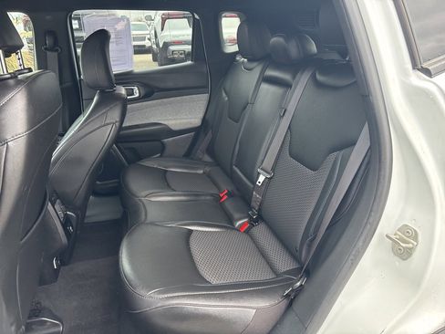 Used 2024 Jeep Compass Latitude image 10