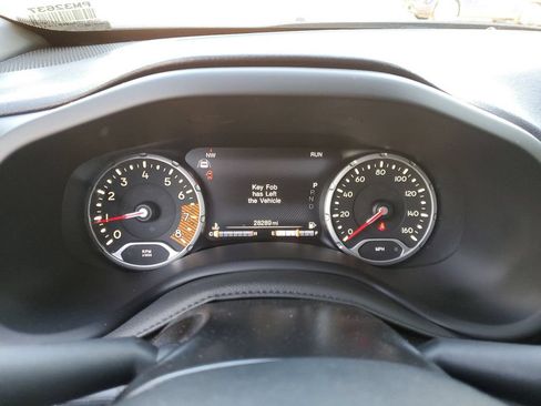 Used 2021 Jeep Renegade Latitude FWD image 24